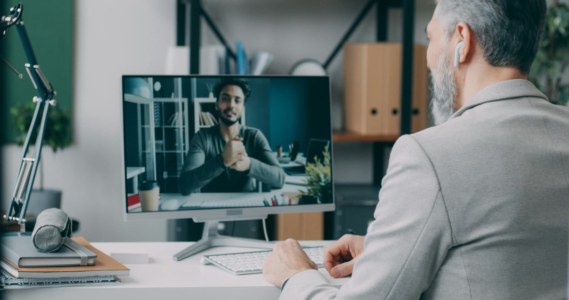 Vertrouwelijk adviesgesprek tussen adviseur en medewerker